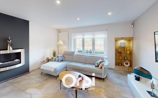 Maison à vendre    5 pièces •  Mance