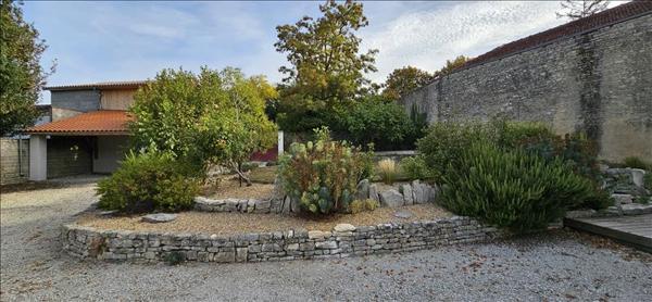 Maison à louer |  MARCILLAC LANVILLE |  3 pièces | 106 m²