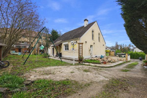 Maison 4 chambres €459 000 ** - Référence 2051