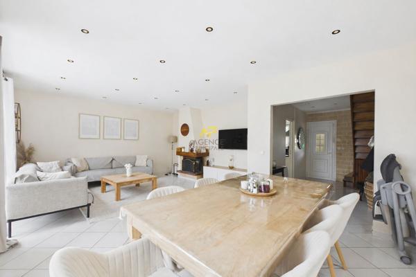 Maison 4 chambres €459 000 ** - Référence 2051