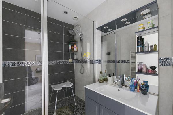 Maison 4 chambres €459 000 ** - Référence 2051