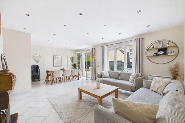 Maison 4 chambres €459 000 ** - Référence 2051