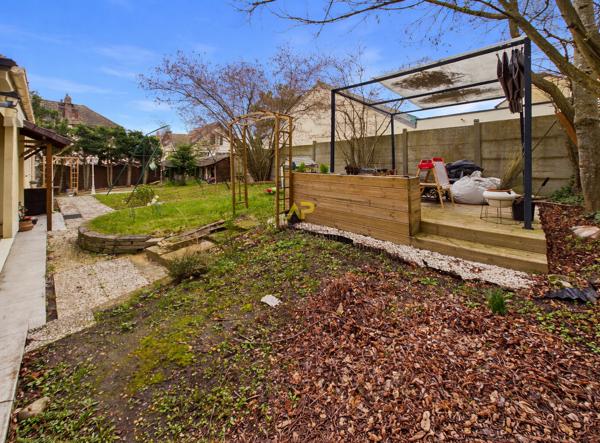 Maison 4 chambres €459 000 ** - Référence 2051