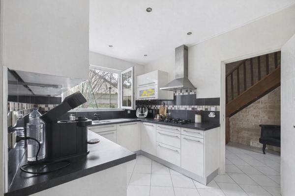 Maison 4 chambres €459 000 ** - Référence 2051
