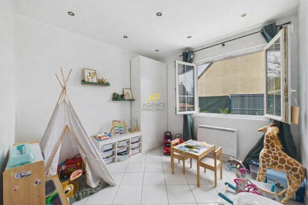 Maison 4 chambres €459 000 ** - Référence 2051