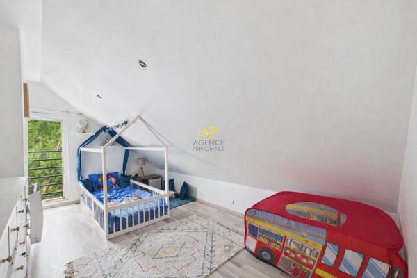 Maison 4 chambres €459 000 ** - Référence 2051