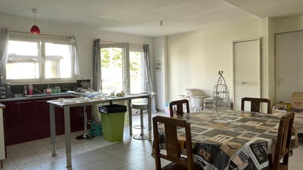 Maison
                                                                                                                                                                                                                                                                                                                        6 pièce(s)                                                                                                                                                                                                          3 chambre(s)                                                                                                                                                                                                          137  m²