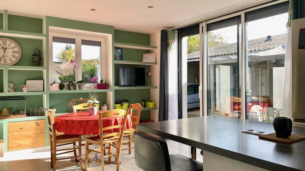 Maison
                                                                                                                                                                                                                                                                                                                        6 pièce(s)                                                                                                                                                                                                          3 chambre(s)                                                                                                                                                                                                          137  m²