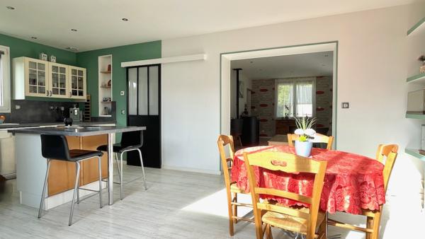 Maison
                                                                                                                                                                                                                                                                                                                        6 pièce(s)                                                                                                                                                                                                          3 chambre(s)                                                                                                                                                                                                          137  m²