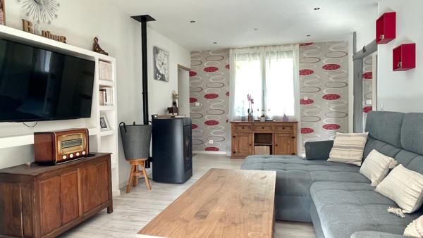Maison
                                                                                                                                                                                                                                                                                                                        6 pièce(s)                                                                                                                                                                                                          3 chambre(s)                                                                                                                                                                                                          137  m²