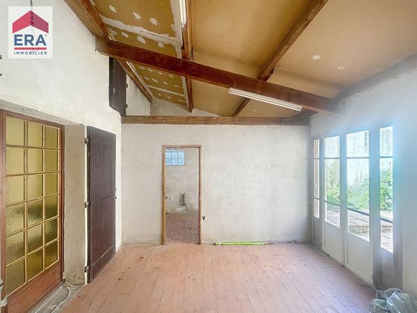 A VENDRE MARSEILLE 13014 ST JOSEPH MAISON TYPE 4 -STUDIO INDEPENDANT - JARDIN .