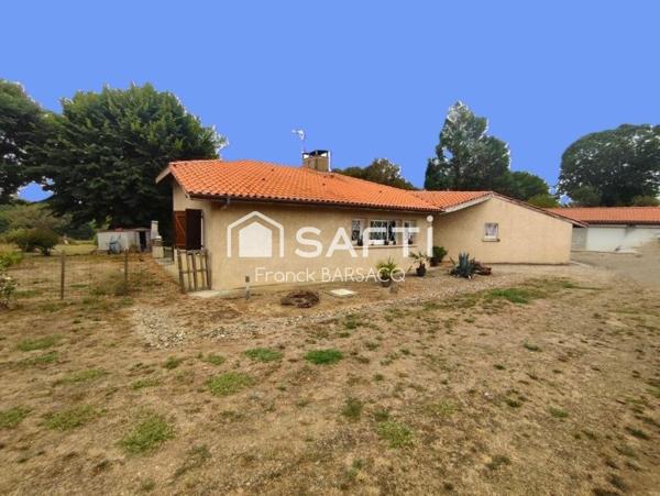 VILLA DE PLAIN PIED AVEC GRAND GARAGE ET JARDIN