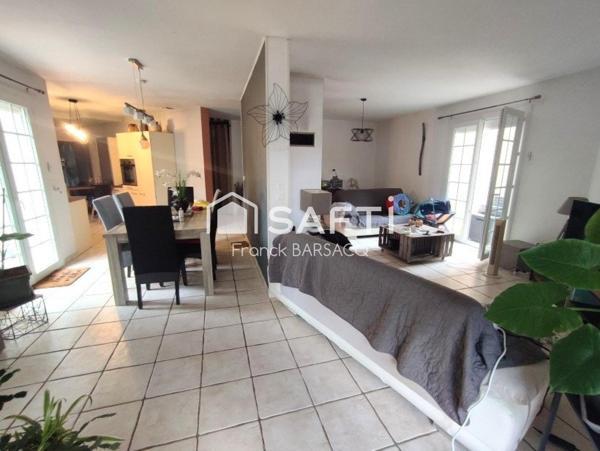 VILLA DE PLAIN PIED AVEC GRAND GARAGE ET JARDIN