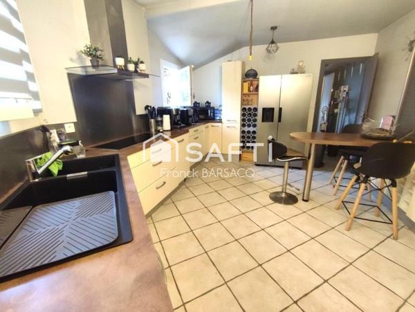 VILLA DE PLAIN PIED AVEC GRAND GARAGE ET JARDIN