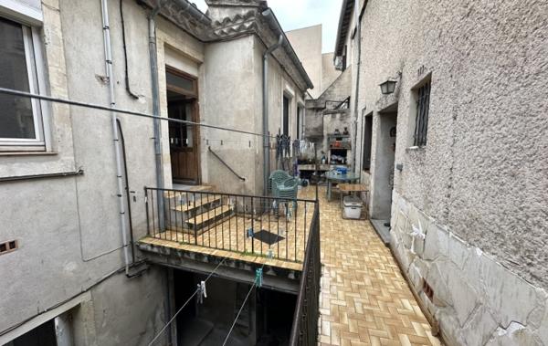 Vente Immeuble 500 m des arènes 5 lots à rafraîchir Nimes   