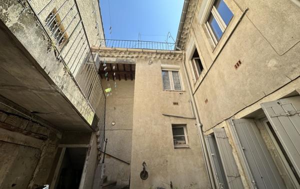 Vente Immeuble 500 m des arènes 5 lots à rafraîchir Nimes   