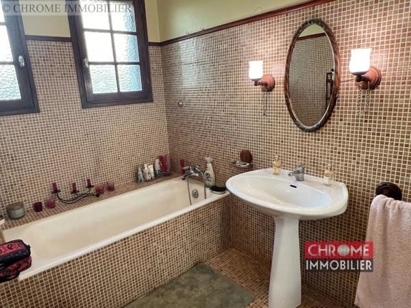 Vente                                                      Maison
                        
                     7 pièces                      136 m2                     à Marmande
