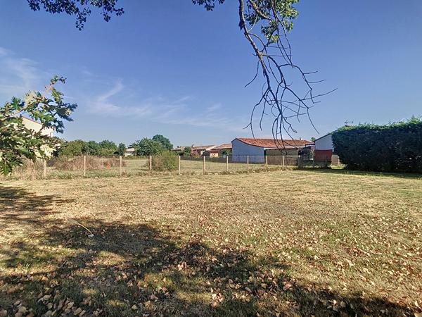 TERRAIN CONSTRUCTIBLE LABARTHE SUR LEZE 977m²