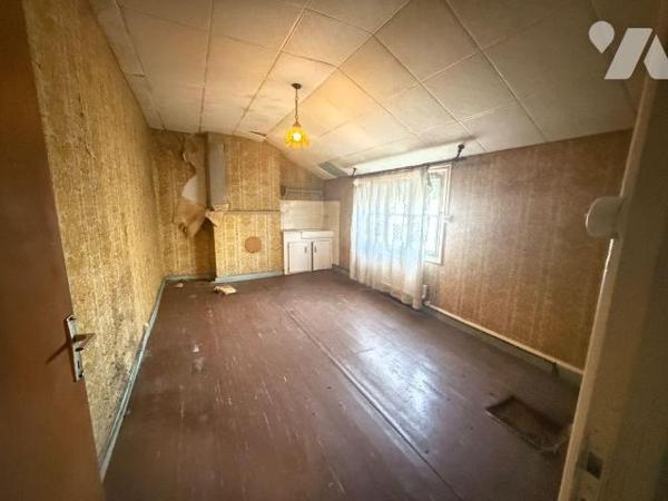 A VENDRE, PLESTIN LES GREVES 
En plain centre de la commune, découvrir cette grande maison d'h...