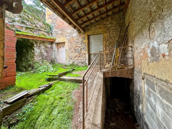 Maison de village - à vendre 7 pièces proche de LA CLAYETTE (71) - 185 m² - terrain 1235 m²