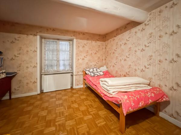 Maison de village - à vendre 7 pièces proche de LA CLAYETTE (71) - 185 m² - terrain 1235 m²