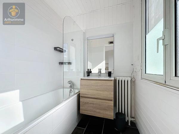 Location                                                      Appartement
                        
                     2 pièces                      39 m2                     à Saint-Maur-des-Fossés