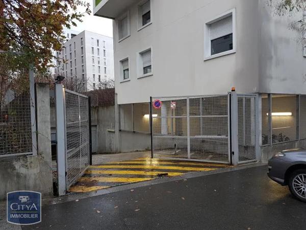 Parking à louer 12m² Évry-Courcouronnes (91000)