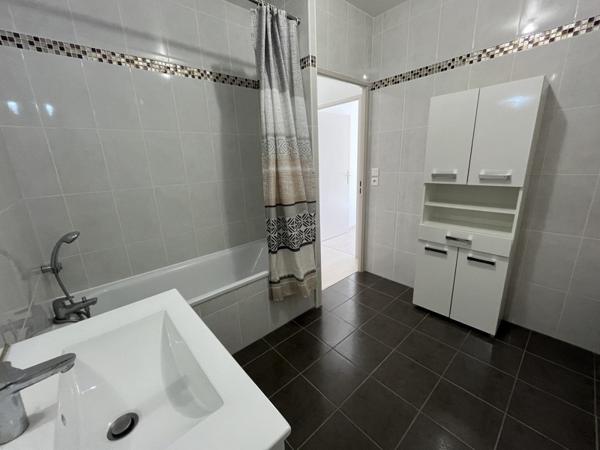 Appartement à louer 1 200 € CC Persan 3 p 58 m² DPE C