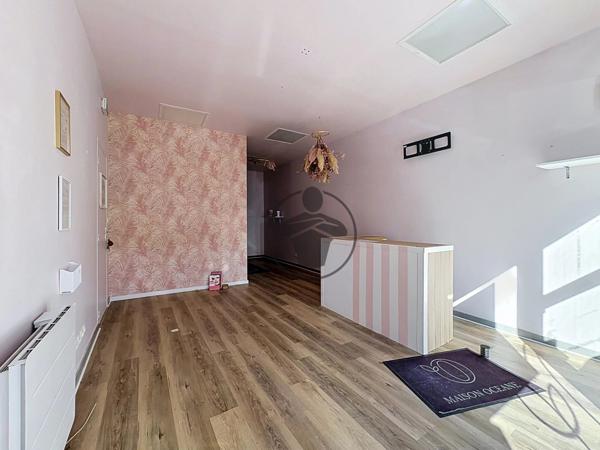 Location                                                      Bureau
                        
                     4 pièces                      44 m2                     à Saint-Quentin