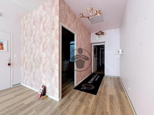 Location                                                      Bureau
                        
                     4 pièces                      44 m2                     à Saint-Quentin