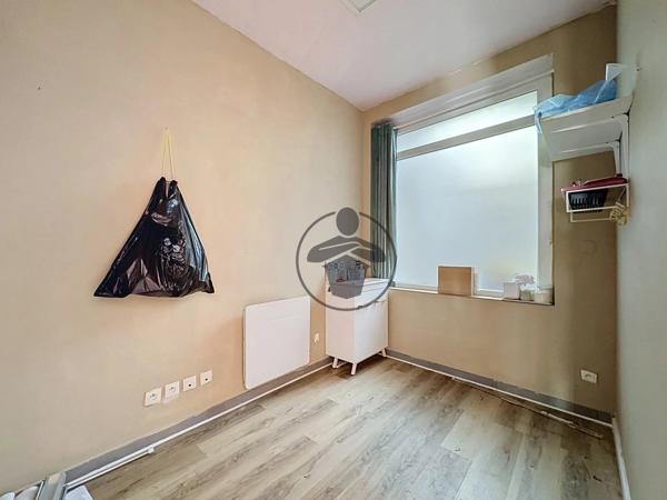 Location                                                      Bureau
                        
                     4 pièces                      44 m2                     à Saint-Quentin