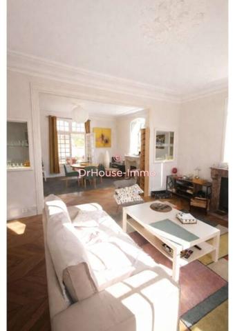 Maison à vendre 10 pièces de 329 m²