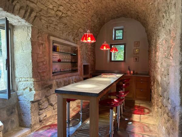 RARE : Offrez-vous une magnifique Propriete ( mas de 10 pièces et 2.6 hectares de parc ) aux portes de SOMMIERES (30)