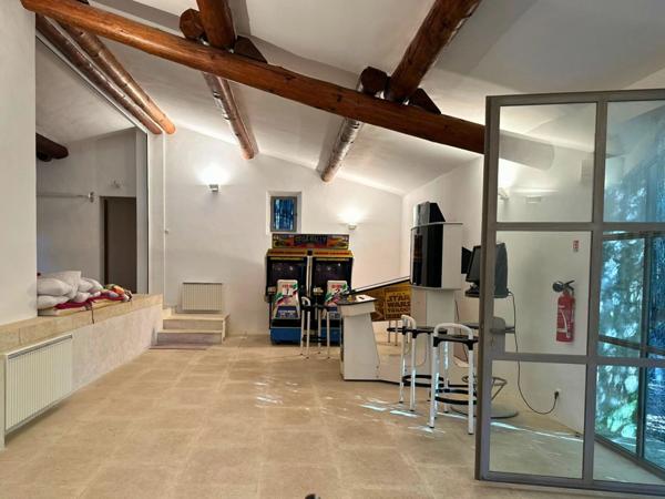 RARE : Offrez-vous une magnifique Propriete ( mas de 10 pièces et 2.6 hectares de parc ) aux portes de SOMMIERES (30)