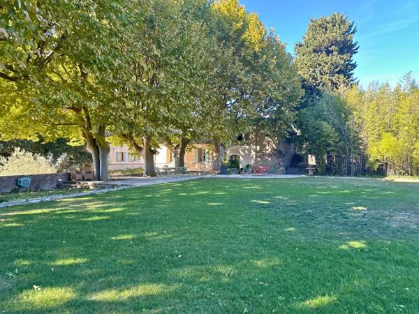 RARE : Offrez-vous une magnifique Propriete ( mas de 10 pièces et 2.6 hectares de parc ) aux portes de SOMMIERES (30)