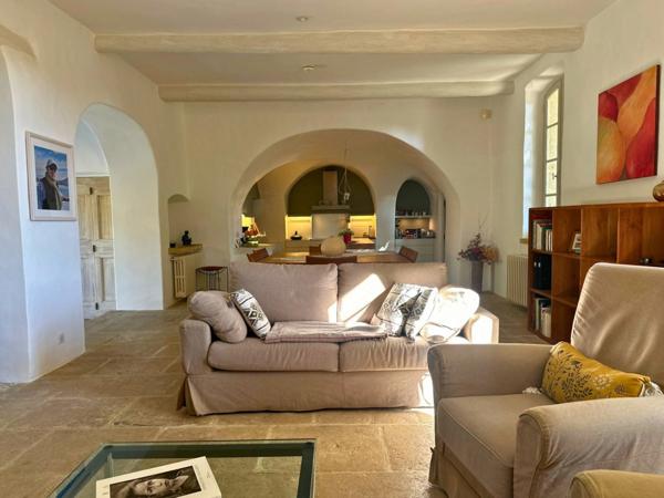 RARE : Offrez-vous une magnifique Propriete ( mas de 10 pièces et 2.6 hectares de parc ) aux portes de SOMMIERES (30)