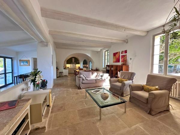 RARE : Offrez-vous une magnifique Propriete ( mas de 10 pièces et 2.6 hectares de parc ) aux portes de SOMMIERES (30)