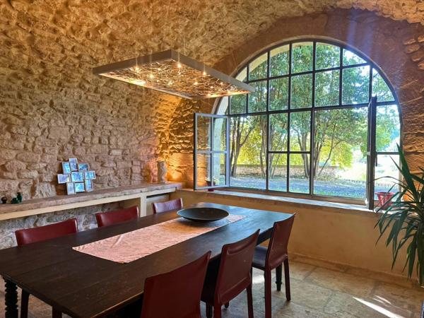 RARE : Offrez-vous une magnifique Propriete ( mas de 10 pièces et 2.6 hectares de parc ) aux portes de SOMMIERES (30)