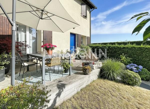 A vendre maison-appartement  en duplex à Fontenay Le Fleury avec garage et jardin-terrasse .