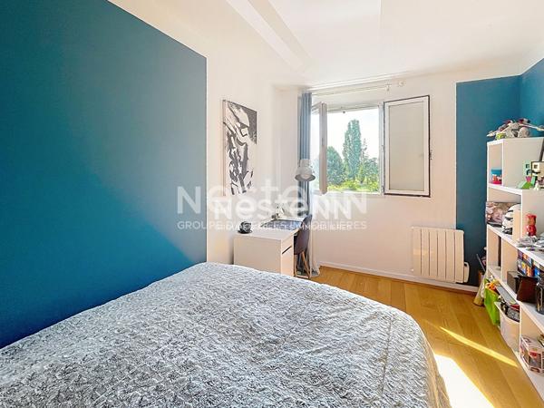 A vendre maison-appartement  en duplex à Fontenay Le Fleury avec garage et jardin-terrasse .