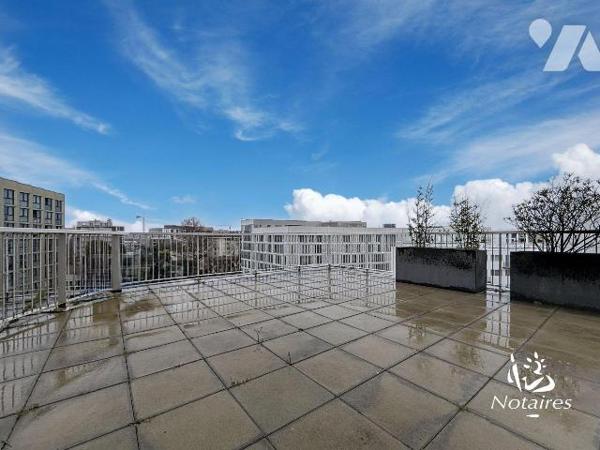 Bègles, au cinquième étage sur sept d'une résidence récente avec ascenseur, appartement type 3 ...