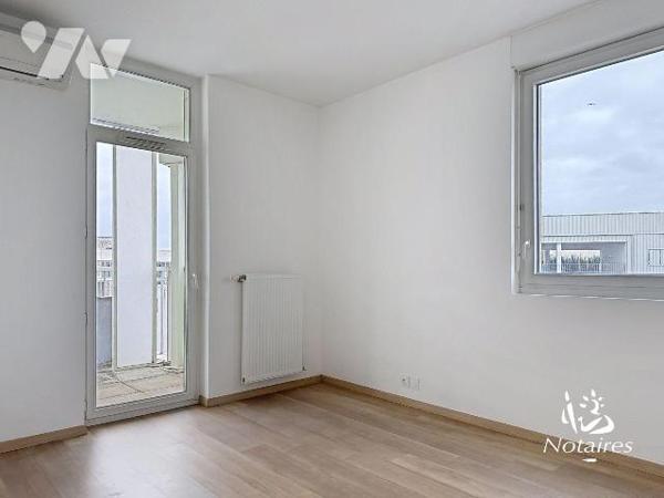 Bègles, au cinquième étage sur sept d'une résidence récente avec ascenseur, appartement type 3 ...