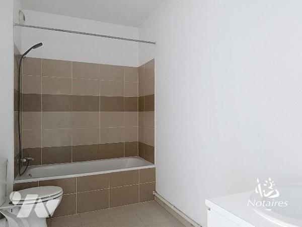 Bègles, au cinquième étage sur sept d'une résidence récente avec ascenseur, appartement type 3 ...