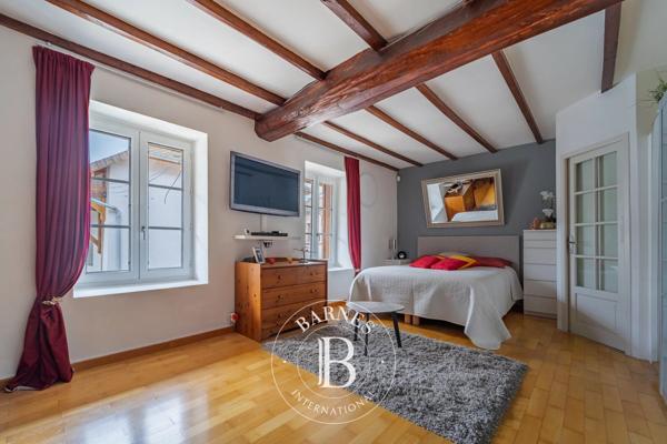 Bourgoin-Jallieu, Ferme 3 Chambres -  200 m² à vendre