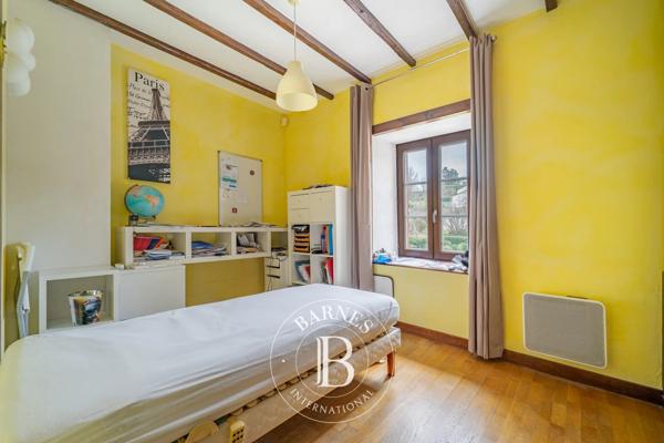 Bourgoin-Jallieu, Ferme 3 Chambres -  200 m² à vendre