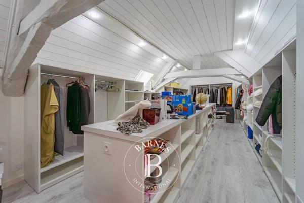 Bourgoin-Jallieu, Ferme 3 Chambres -  200 m² à vendre