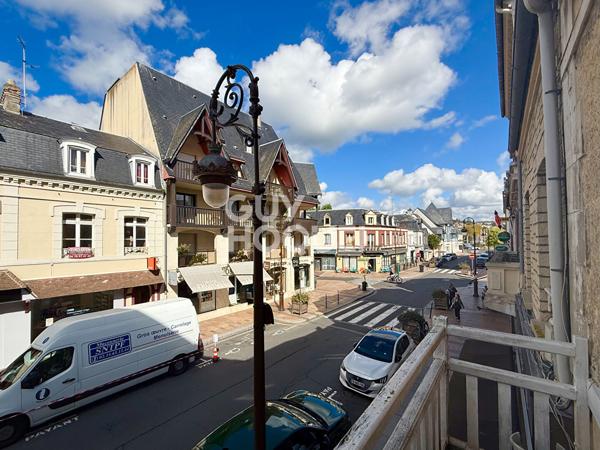 APPARTEMENT 3 CHAMBRES - BALCON - DEAUVILLE HYPERCENTRE