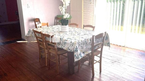 Appartement avec cave, 2 places de stationnement, petit terrain, terrasse, dépendance