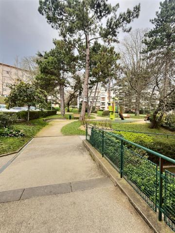 Appartement Suresnes 3 pièces 80 m²