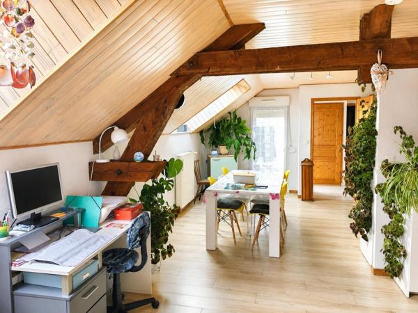 Ferme franc-comtoise 3 logements loués et surface brute aménageable